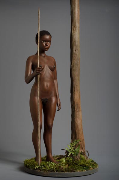 femme nue dans la foret