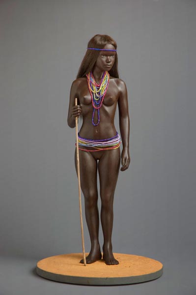 jeune femme nue aux bijoux