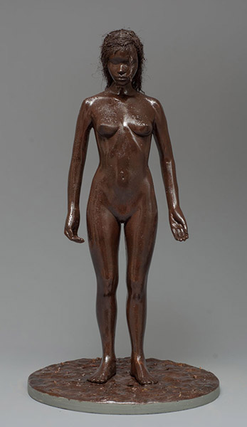 femme nue sous la pluie